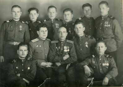 Наботов Иван Кириллович в верхнем ряду слева