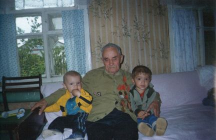 С  правнуками  Егором и Кириллом.