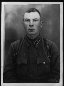 Лейтенант Владимир Овчинников. Судя по всему – 1940 или 1941 год.