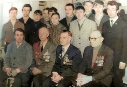 Встреча ветеранов Великой Отечественной войны с призывниками (в нижнем ряду слева направо второй Бычков П.Г., Милов П.А., Капустин П.Е.)