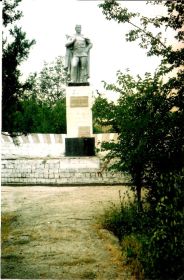 Памятник воинам в Хильмиллях.