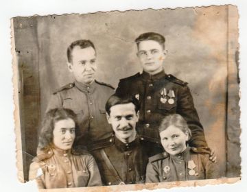 Со своими сослуживцами