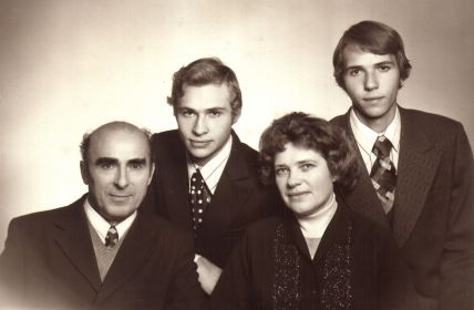Арутюнов Н. С. с женой и сыновьями