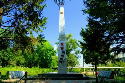 Монумент Славы в посёлке Алексеевка города Кинеля, где высечено имя бойца.