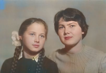 Чаицкая Зоя Степановна (дочь) Егорова Елена Борисовна (внучка)