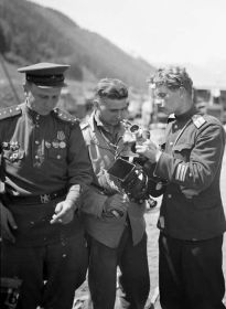 К.П. Дупленский с американским военным фотографом Маланом Хеслопом, Австрия, май 1945 года