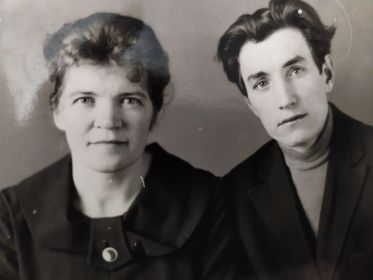 Родная сестра Маргарита Емельяновна Резванова (Кузнецова) с мужем Георгием Леонтьевичем