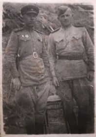 Иванов Н.В. (справа) с сослуживцем - военное фото