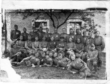 Апрель 1945г. Кучев С.В.  справа в 1 ряду.