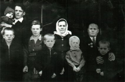 Семья Степана Яковлевича, примерно 1958 год
