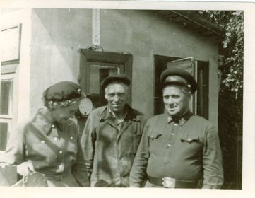 Жуков М.И.-справа, Латвия, ст.Шкиратава, 1960-е годы