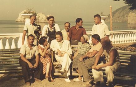 1952 год. Артек, Крым. директор картины Аркадий Садецкий (второй справа)