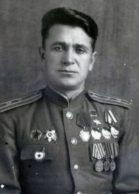 1945  год. Гвардии майор Войтекайтес Анатолий Николаевич,  командир полка (1943 - май 1945 гг), Герой Советского Союза