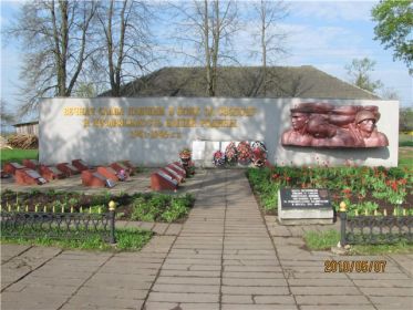 Братское кладбище №4420 в д. Шапуры Октябрьского с/с Витебского района в Белоруссии