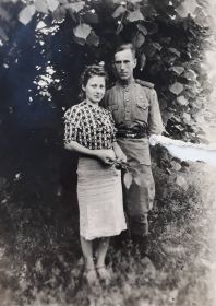 Николай Михайлович с женой в Польше 1945г.