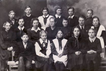 Первый год работы в школе № 5 (1951-1952гг.)  7 &quot;Б&quot; класс. Учителя -Верхотина Т.Н, Логинова Р.И, Андриянов Ф.К.