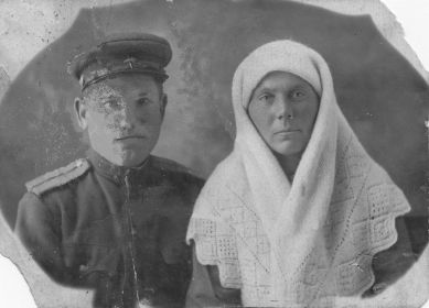 Николай Ильич с женой Любой перед отправкой на фронт 1943год