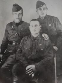 Качалаев Кахирман со своими однополчанами Зимин и Озёров.