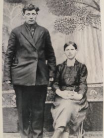 Яков Игнатьевич со своей женой Матрёной Ильиничной