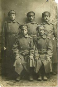Котюргин Семен Алексеевич с сослуживцами в период первой мировой войны (во втором ряду крайний справа). (Служил также в Петрограде).