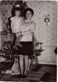 Дочь Капиталина с внучкой Людмилой