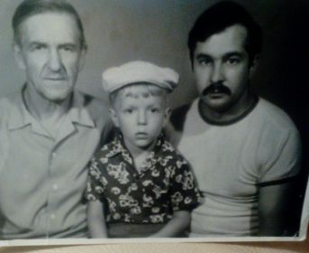 1979 г. Владимир Степанович с внуком Володей и зятем