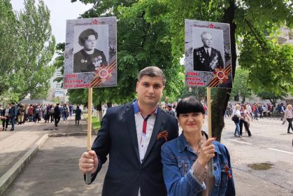 Дочь Ирина и внук Антон на шествии Бесмертного Полка 9 мая 2019 года