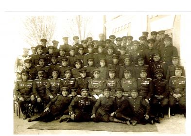 Выпускини Военной академии Москвы, 1937 г, Жмуров Б.А. - во втором ряду, четвертый слева