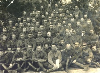 в период учёбы на курсах КУОС в Тамбовском военном училище (4-й справа в 1-м ряду)