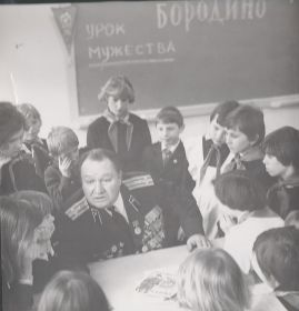 В.М. Чупров проводит урок мужества со школьниками