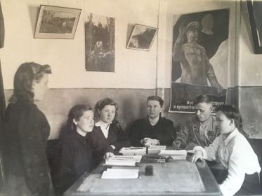 На занятиях политкружка при Приозерном райисполкоме, 02.04.1949