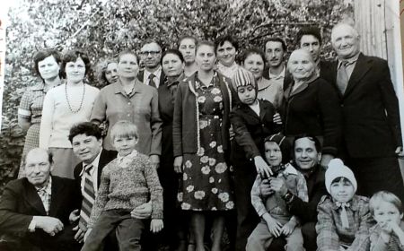 Семья/1981 год, г.Рязань. на свадьбе внука - Николая Алексеевича. На фото справа - сестра Кузьмы Трофимовича - Мария Шмакова/Чернышова со своим супругом Петром....