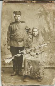 Семейная фотография, сделана в 1917 году. Родители Медведевой Прасковьи Семёновны.