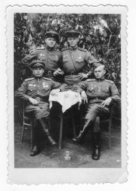Жунин П. И. - гв. капитан (нижний ряд слева) Венгрия, Ирша, 21.10.1945 г.