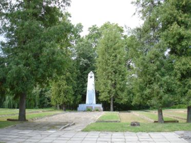 Фото мемориала на братской могиле в г.Бауска, Латвия.