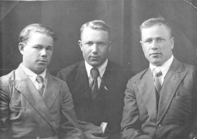 Братья Пучковы (слева Пучков Сергей погиб в 1944 г. в Венгрии)