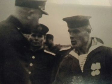 Во время вручения Ордена Красной Звезды фото 1943 года