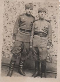 Иванаевский В.А (слева) со своим другом Денисовым С.М Польша май 1946