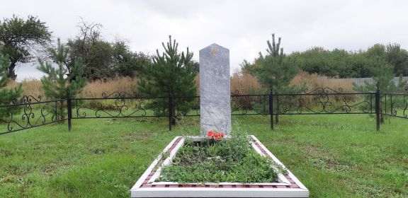 Памятник,где захоронен Шагаев Дмитрий Яковлевич