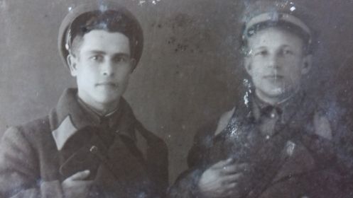 Андрюшин Иван Сергеевич с боевым товарищем