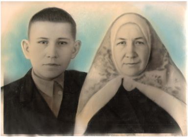 Яров Наиль со своей матерью Яровой Гульзифой Каримовной