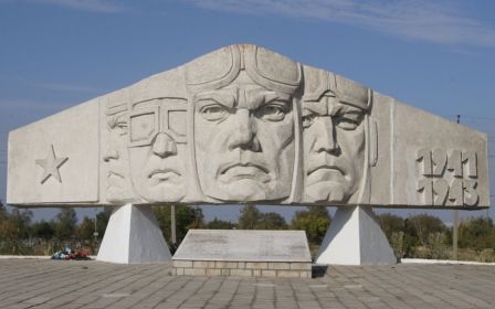Монумент летчикам истребителям, защищавших небо Ростова.