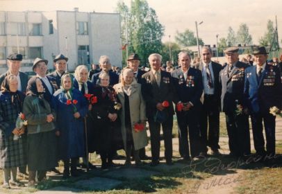 Ветераны 9 мая у памятника погибшим жителям совхоза Подгоднее.