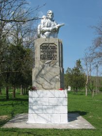 Установлен памятник Крым,Белогорский район,с.Сенное