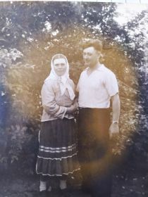 Анастасия Тихоновна с супругом Петром Ивановичем.