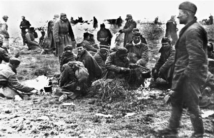 Советские солдаты,пленённые под Вязьмой (https://waralbum.ruphotocache322398322398-files322398-main jpg )