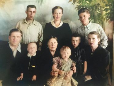 Послевоенное семейное фото