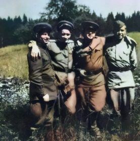 Иван Солодков с сослуживцами, 7 мая 1945 года, Австрия