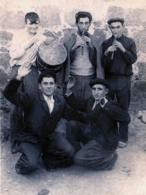 Папа играет на 9 мая 1945 года