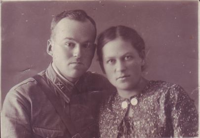 Смышляев Константин Константинович с женой Клавдией Николаевной. 7.12.1941 г.